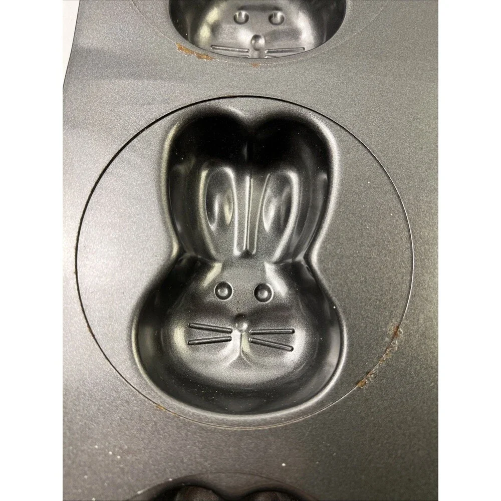 Wilton 3D Easter Baking Pan 6 Bunny's Heads